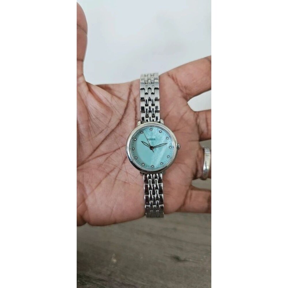Needs a battery Silver tone Fossil Mini Jacqueline women's watch soft blue dial